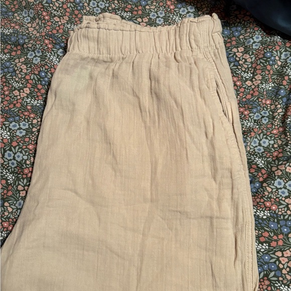 100% Cotton NWT Gap Beige Crinkle Gauze Wide-Leg Pants | Color: Tan - Picture 3 of 6